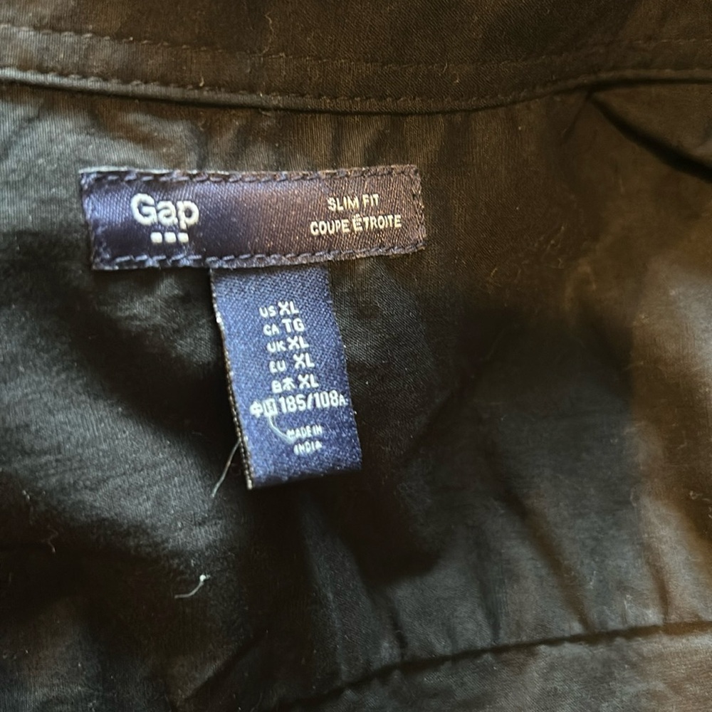 Black long sleeved men’s Gap button down
